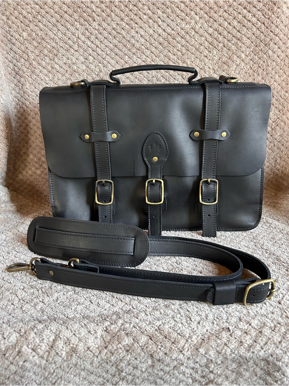 BNNU: Portland Leather XL Messenger Bag with Removable Strap in Black